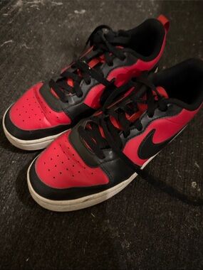 Nike Kids Red and Black Low-Top Sneakers with White Soles